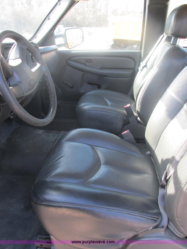 image for item H7745 2006 Chevrolet Silverado 2500HD Ext. Cab pickup truck