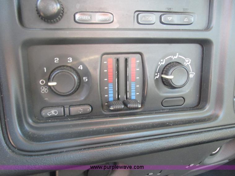 image for item H7745 2006 Chevrolet Silverado 2500HD Ext. Cab pickup truck