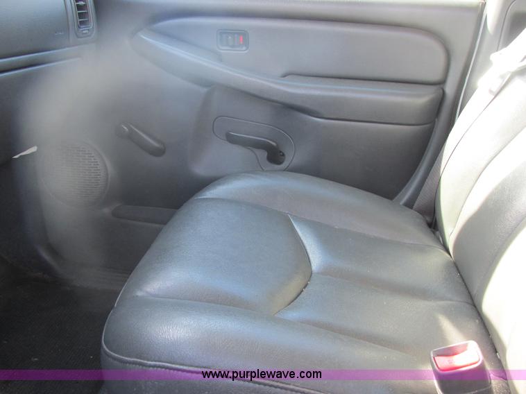 image for item H7745 2006 Chevrolet Silverado 2500HD Ext. Cab pickup truck