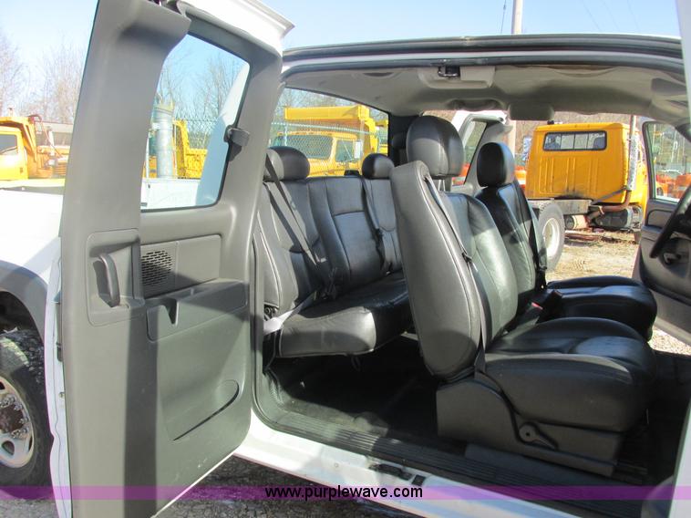 image for item H7745 2006 Chevrolet Silverado 2500HD Ext. Cab pickup truck