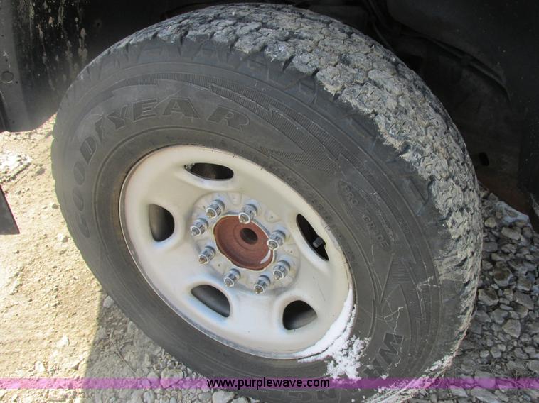 image for item H7745 2006 Chevrolet Silverado 2500HD Ext. Cab pickup truck