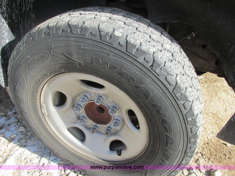 image for item H7745 2006 Chevrolet Silverado 2500HD Ext. Cab pickup truck