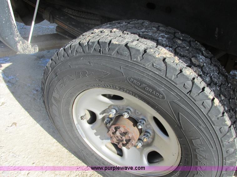 image for item H7745 2006 Chevrolet Silverado 2500HD Ext. Cab pickup truck