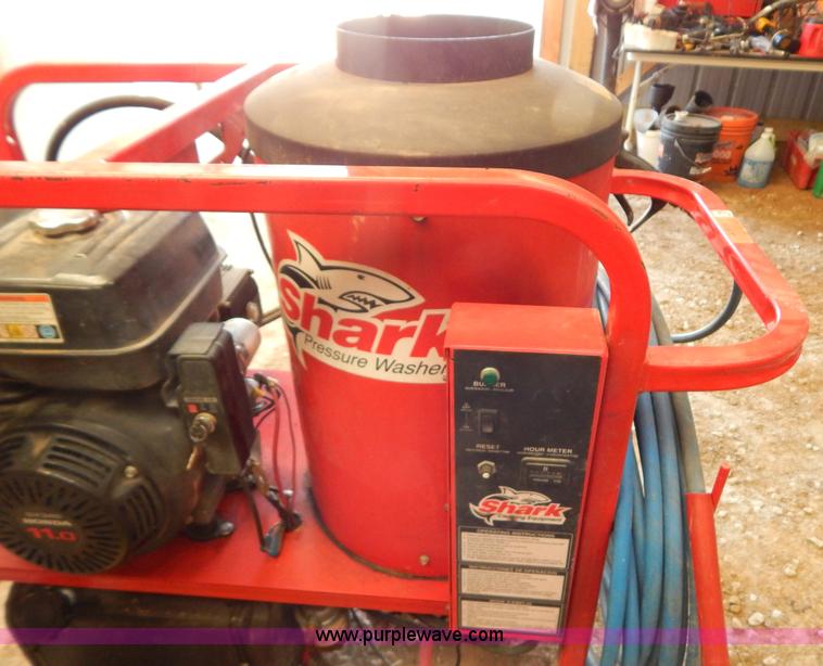 image for item I1230 Shark SGP-3530E hot water pressure washer