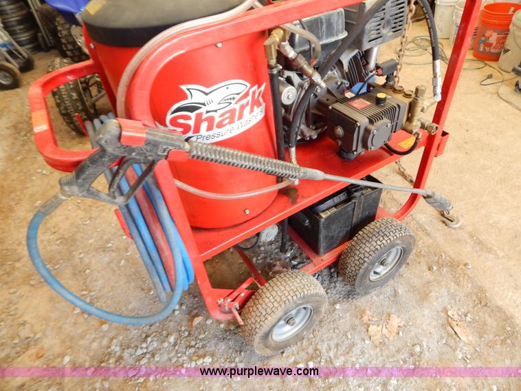 image for item I1230 Shark SGP-3530E hot water pressure washer
