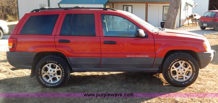 image for item I1232 1999 Jeep Grand Cherokee Laredo SUV
