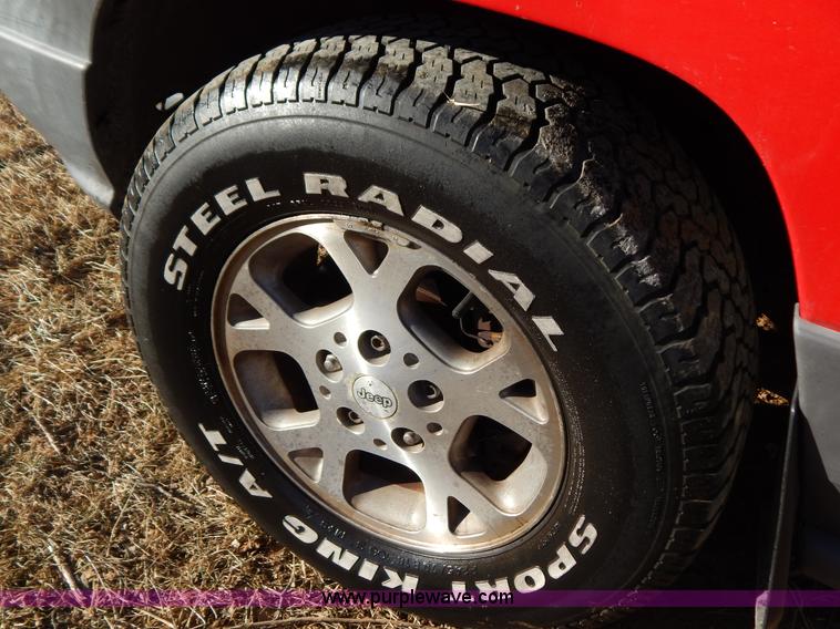 image for item I1232 1999 Jeep Grand Cherokee Laredo SUV