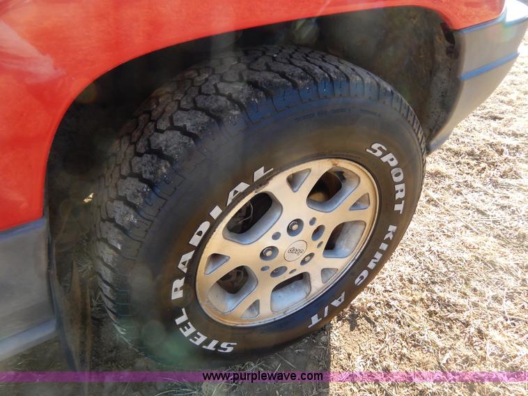 image for item I1232 1999 Jeep Grand Cherokee Laredo SUV
