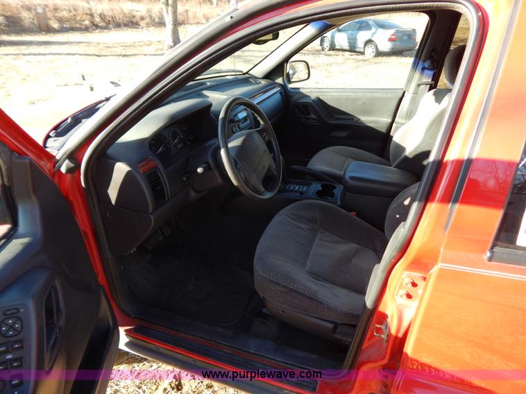 image for item I1232 1999 Jeep Grand Cherokee Laredo SUV