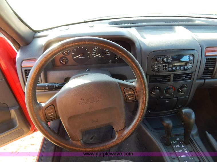 image for item I1232 1999 Jeep Grand Cherokee Laredo SUV