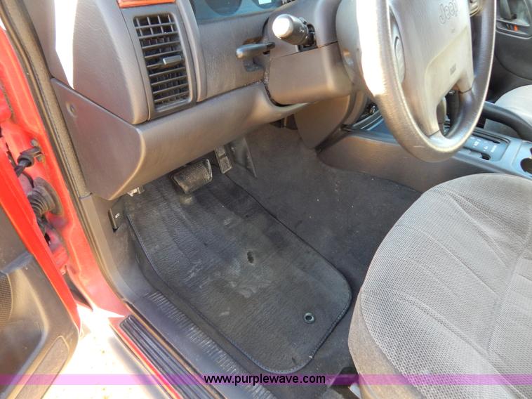 image for item I1232 1999 Jeep Grand Cherokee Laredo SUV