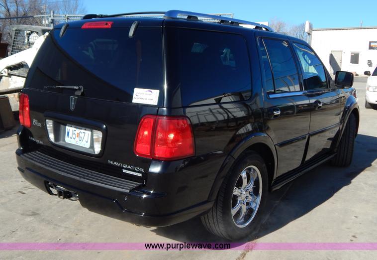 image for item I1239 2006 Lincoln Navigator Ultimate SUV