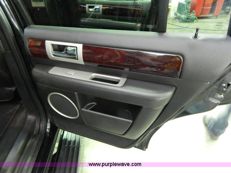 image for item I1239 2006 Lincoln Navigator Ultimate SUV