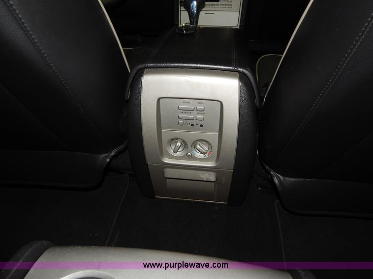 image for item I1239 2006 Lincoln Navigator Ultimate SUV