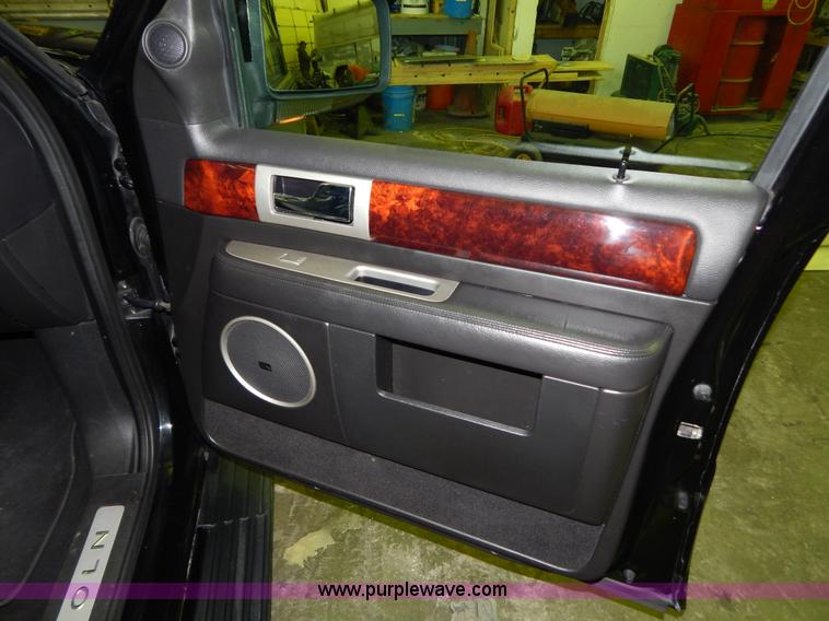 image for item I1239 2006 Lincoln Navigator Ultimate SUV