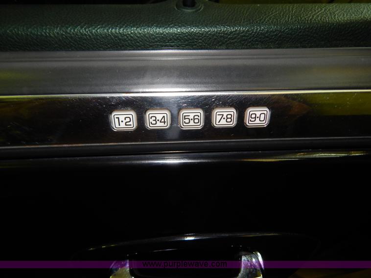 image for item I1239 2006 Lincoln Navigator Ultimate SUV