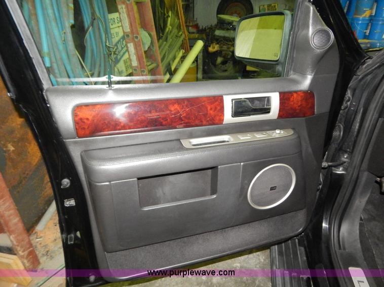 image for item I1239 2006 Lincoln Navigator Ultimate SUV