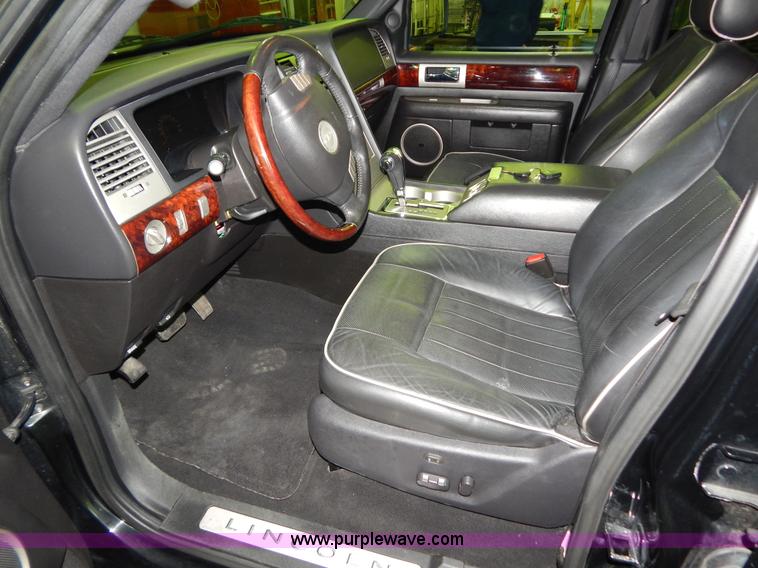 image for item I1239 2006 Lincoln Navigator Ultimate SUV