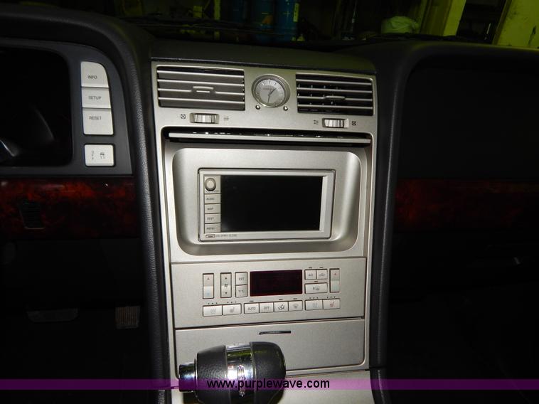 image for item I1239 2006 Lincoln Navigator Ultimate SUV