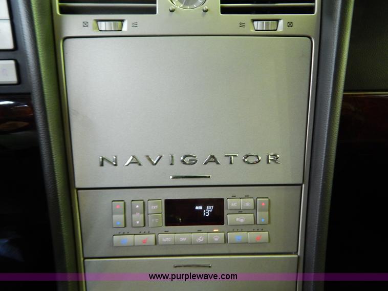 image for item I1239 2006 Lincoln Navigator Ultimate SUV