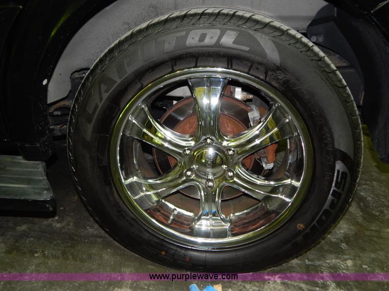 image for item I1239 2006 Lincoln Navigator Ultimate SUV