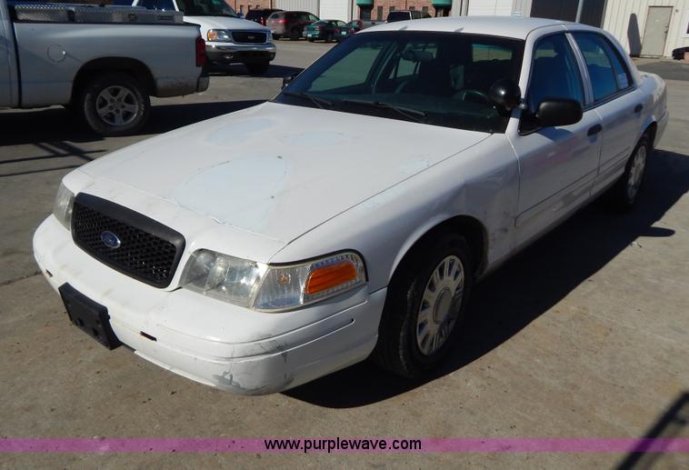 image for item I1240 2005 Ford Crown Victoria Police Interceptor
