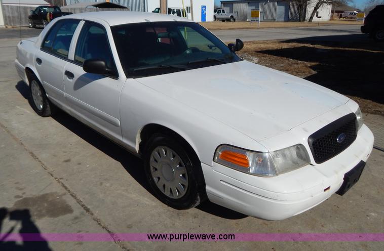 image for item I1240 2005 Ford Crown Victoria Police Interceptor