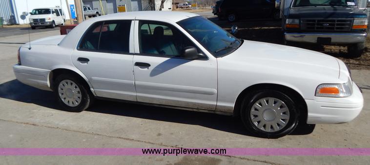 image for item I1240 2005 Ford Crown Victoria Police Interceptor