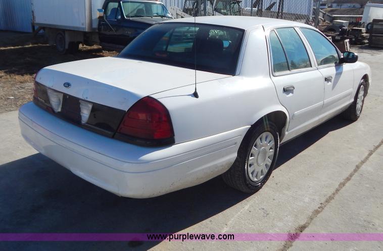 image for item I1240 2005 Ford Crown Victoria Police Interceptor