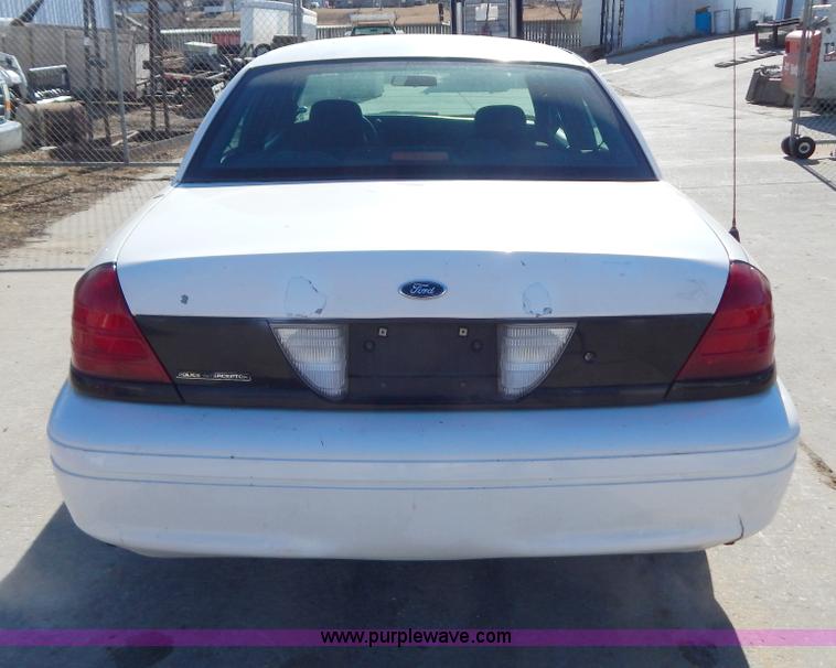 image for item I1240 2005 Ford Crown Victoria Police Interceptor