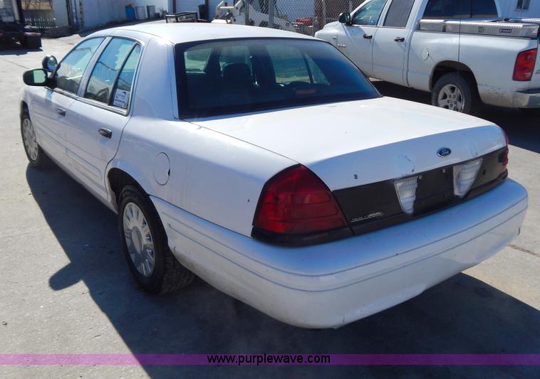image for item I1240 2005 Ford Crown Victoria Police Interceptor