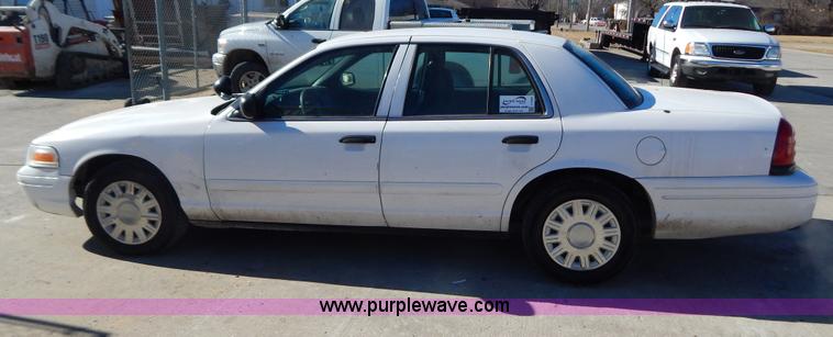 image for item I1240 2005 Ford Crown Victoria Police Interceptor