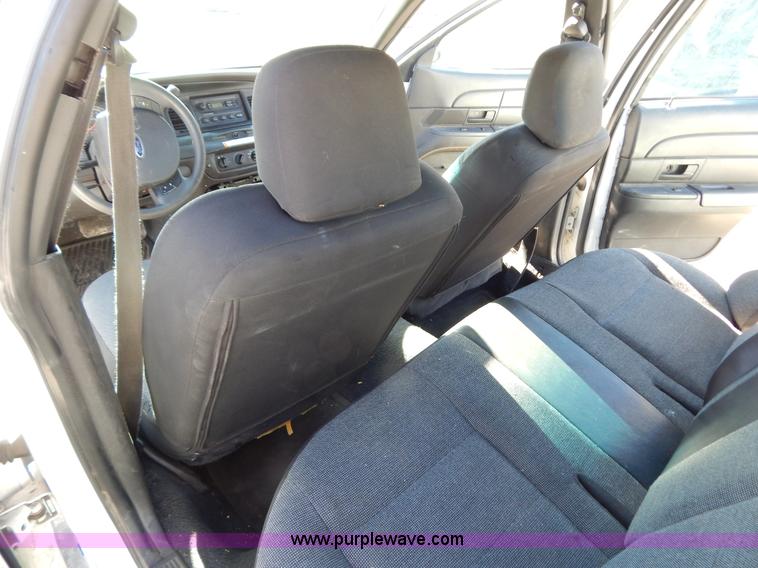 image for item I1240 2005 Ford Crown Victoria Police Interceptor