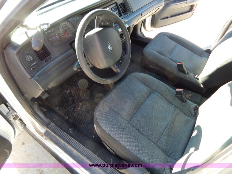 image for item I1240 2005 Ford Crown Victoria Police Interceptor