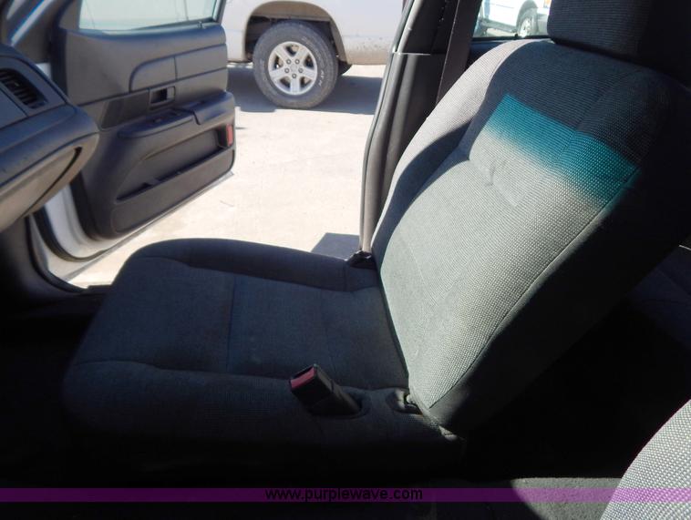 image for item I1240 2005 Ford Crown Victoria Police Interceptor