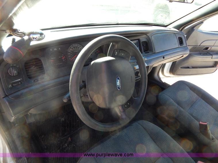image for item I1240 2005 Ford Crown Victoria Police Interceptor
