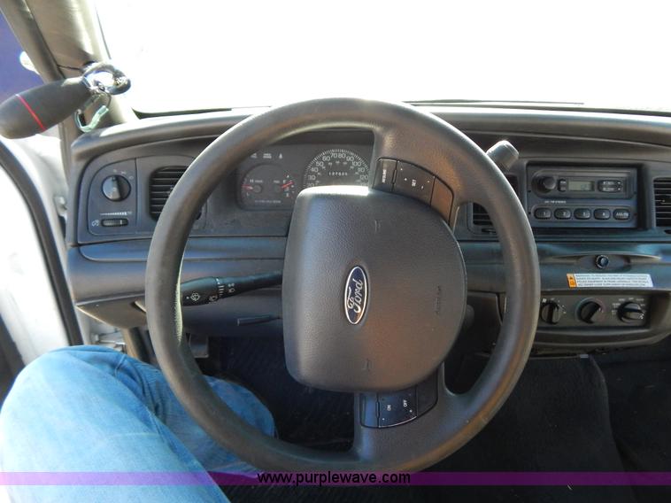 image for item I1240 2005 Ford Crown Victoria Police Interceptor