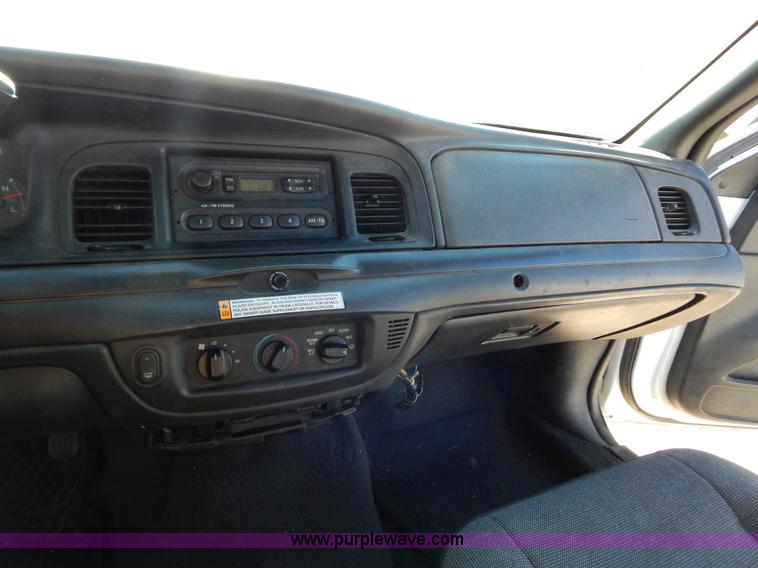 image for item I1240 2005 Ford Crown Victoria Police Interceptor