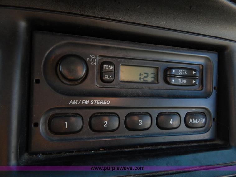 image for item I1240 2005 Ford Crown Victoria Police Interceptor