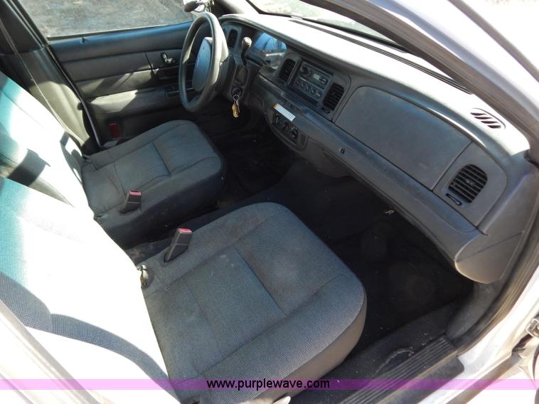 image for item I1240 2005 Ford Crown Victoria Police Interceptor