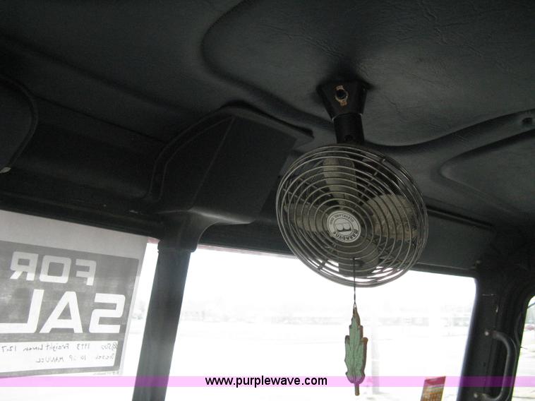 image for item I5707 1993 Freightliner FLA cab over semi truck