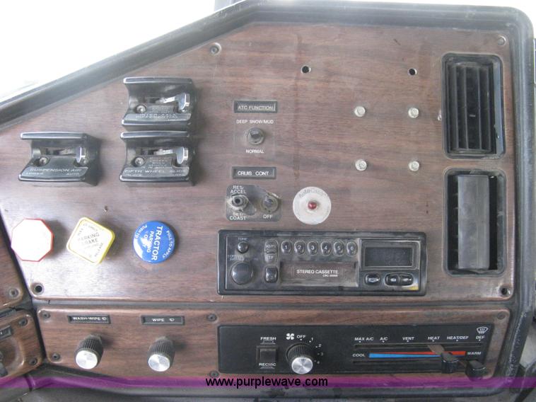 image for item I5707 1993 Freightliner FLA cab over semi truck