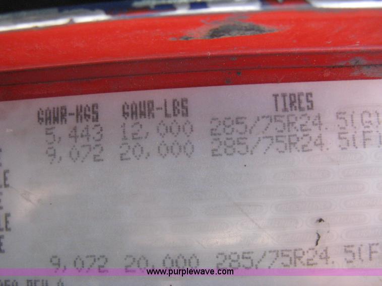 image for item I5707 1993 Freightliner FLA cab over semi truck