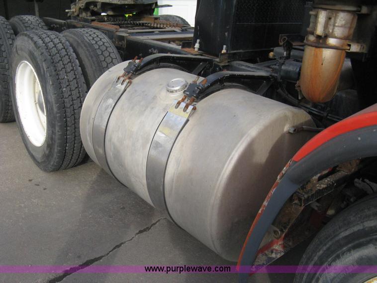 image for item I5707 1993 Freightliner FLA cab over semi truck