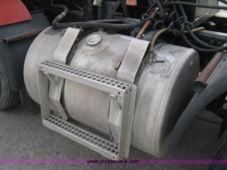 image for item I5707 1993 Freightliner FLA cab over semi truck