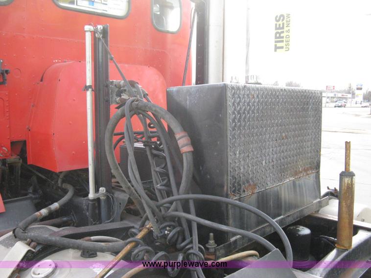 image for item I5707 1993 Freightliner FLA cab over semi truck