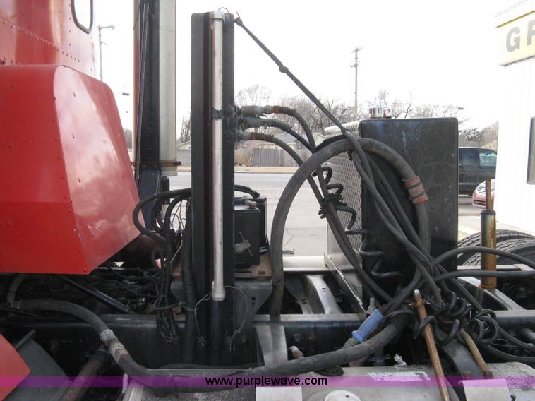 image for item I5707 1993 Freightliner FLA cab over semi truck