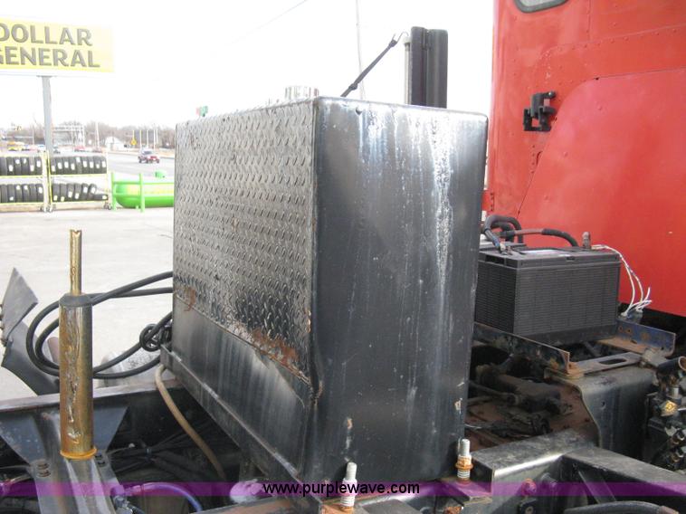 image for item I5707 1993 Freightliner FLA cab over semi truck