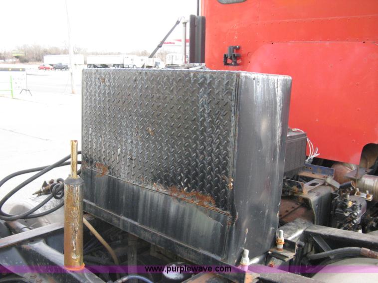 image for item I5707 1993 Freightliner FLA cab over semi truck