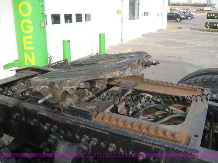 image for item I5707 1993 Freightliner FLA cab over semi truck